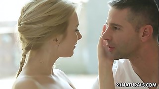 Alice'_s new romance turns into a hot sex session